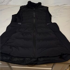 Lululemon black puffer vest